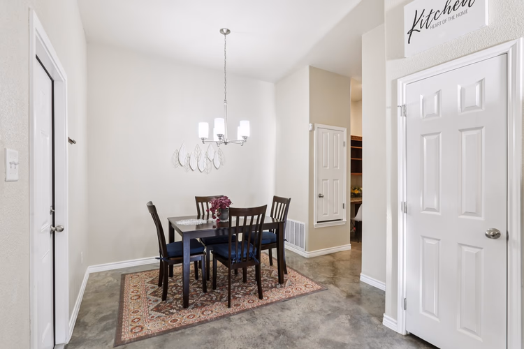 https://upcdn.io/W23MTH6/image/uploads/2025/09/05/4jXbJAzk6q-8-web-or-mls-Liberation%20Ln-S1908-008.jpeg?f=avif&w=900&h=500&fit=cover&quality=60
