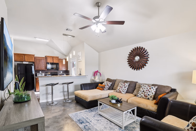 https://upcdn.io/W23MTH6/image/uploads/2025/09/05/4jXbJAztAG-6-web-or-mls-Liberation%20Ln-S1908-006.jpeg?f=avif&w=900&h=500&fit=cover&quality=60