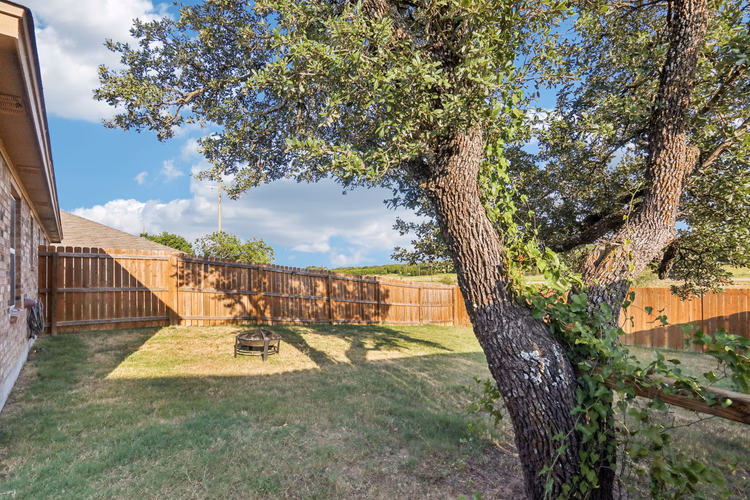 https://upcdn.io/W23MTH6/image/uploads/2025/09/05/4jXbJAuGEC-34-web-or-mls-Liberation%20Ln-S1908-034.jpeg?f=avif&w=900&h=500&fit=cover&quality=60