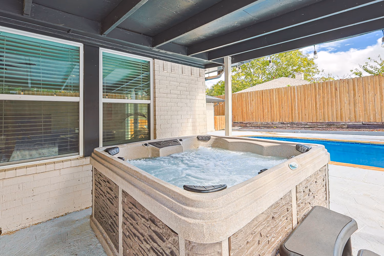 https://upcdn.io/W23MTH6/image/uploads/2025/09/08/4jXChovo55-3921%20Amy%20Ave%20Backyard%20Reshoot%20Final-5.jpg?f=avif&w=900&h=500&fit=cover&quality=60
