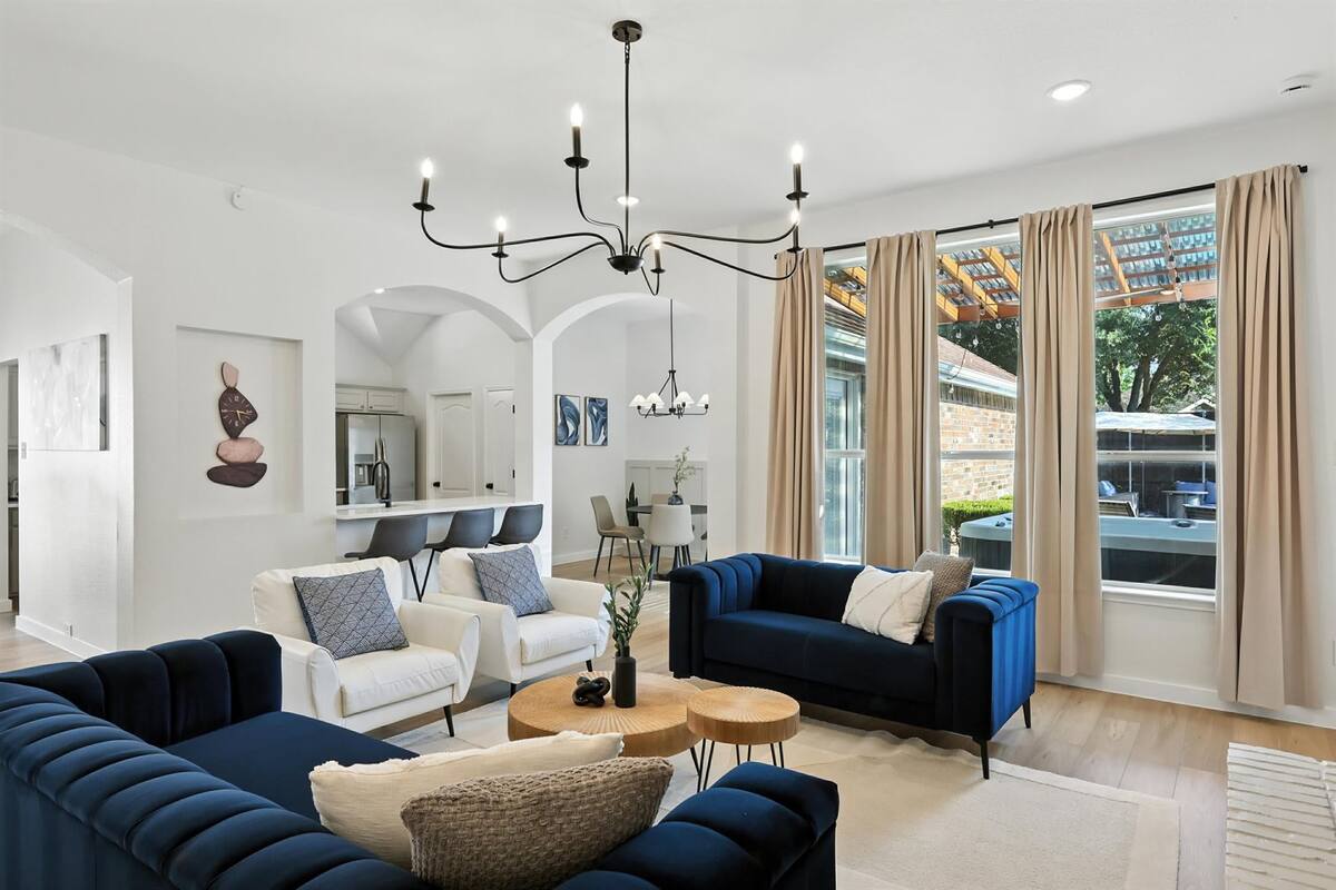 5-BD, 2-BA Upscale Elegance, Pool, BBQ