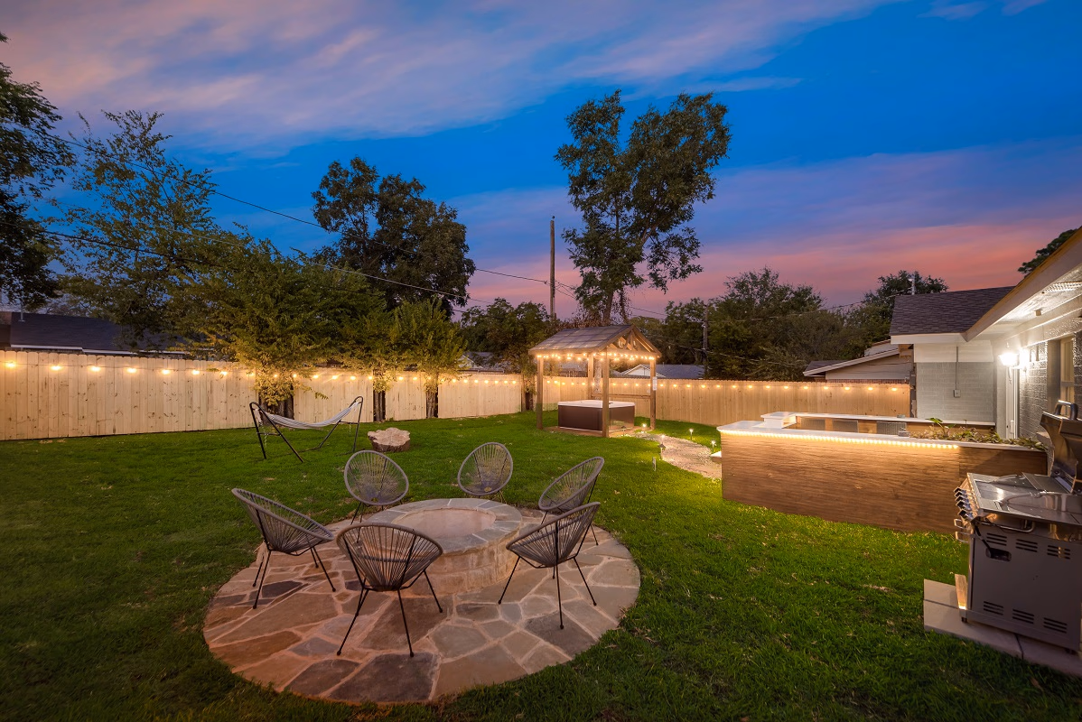Luxury Home w/ Hot Tub near AT&T Stadium