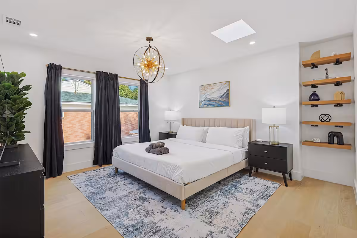 Luxury Mansion Dream Home - 4 Bed, Pool, Grill