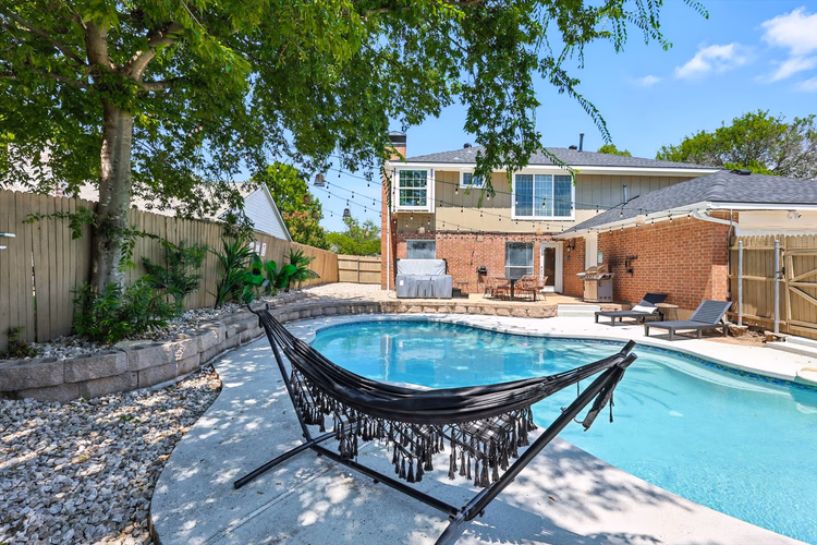 https://upcdn.io/W23MTH6/image/uploads/2025/09/08/4jXBn8V2Aa-115-708%20Azalea%20Dr%20EXTERIORS%20FINAL-7.jpg?f=avif&w=900&h=500&fit=cover&quality=60