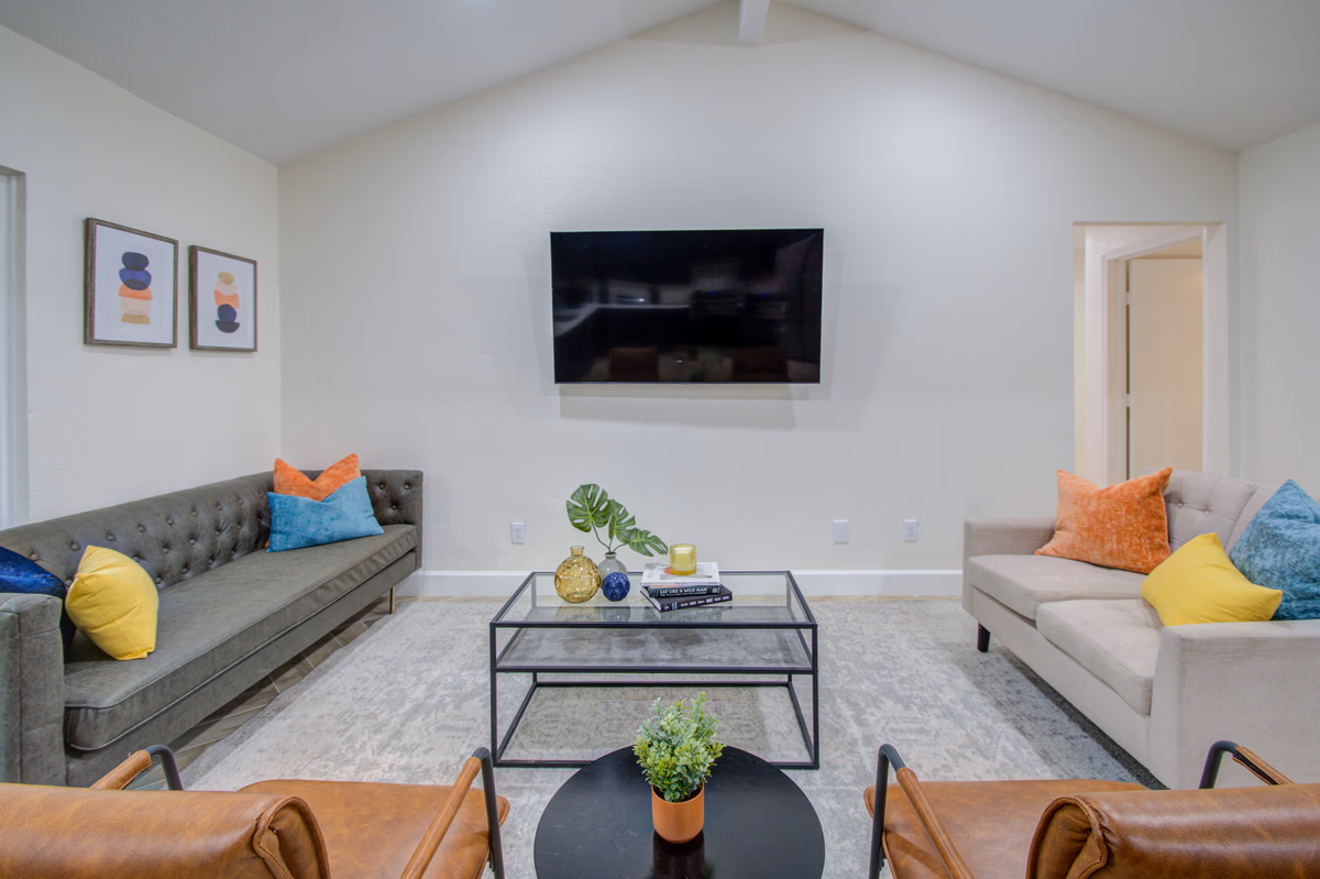 Serene 4-Bed Getaway - Hot tub & Fire Pit