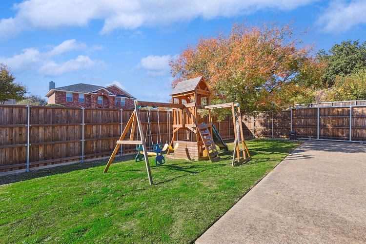 https://upcdn.io/W23MTH6/image/uploads/2025/09/09/4jX5Gbwq6x-3913%20Baywatch%20Dr%20Backyard%20Reshoot%20Final-11.jpg?f=avif&w=900&h=500&fit=cover&quality=60
