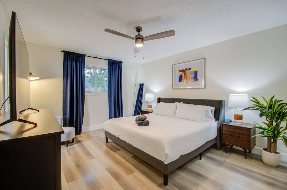 Serene 4-Bed Getaway - Hot tub & Fire Pit