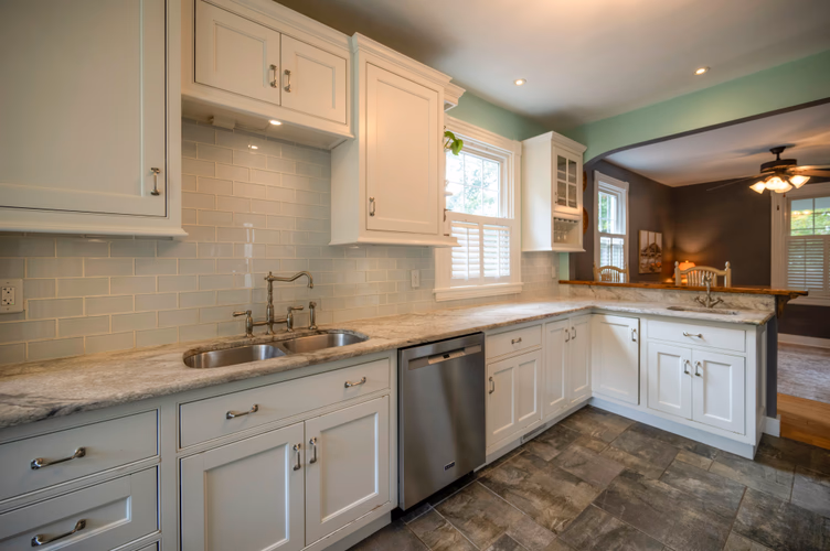 https://upcdn.io/W23MTH6/image/uploads/2025/09/10/4jWxKA6o3P-5601Bloomingdale-kitchen18.JPG?f=avif&w=900&h=500&fit=cover&quality=60