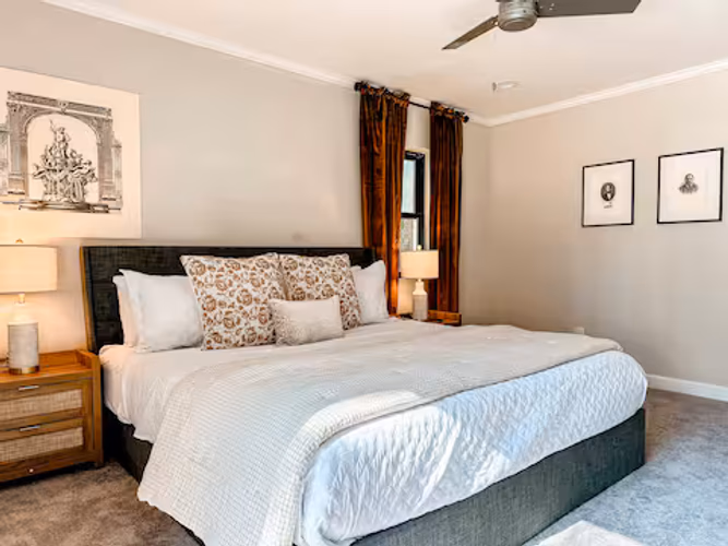 https://upcdn.io/W23MTH6/image/uploads/2025/09/10/4jWvjBdu8C-kingbed.png?f=avif&w=900&h=500&fit=cover&quality=60