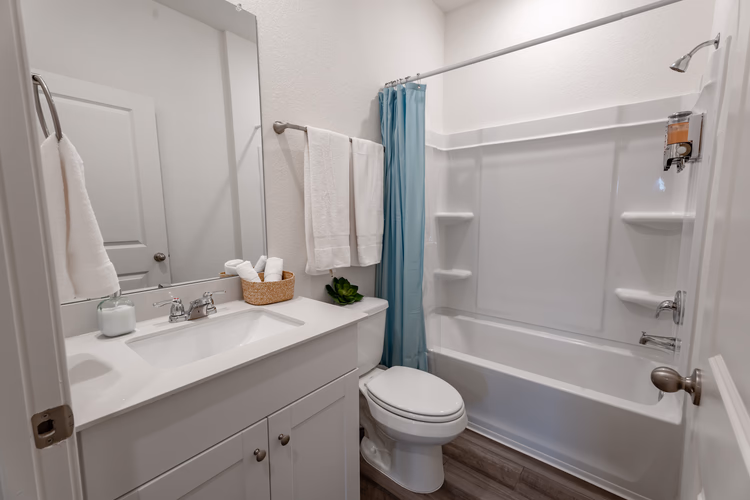 https://upcdn.io/W23MTH6/image/uploads/2025/09/10/4jWu1bgb5x-Guest%20Bathroom%201.jpg?f=avif&w=900&h=500&fit=cover&quality=60