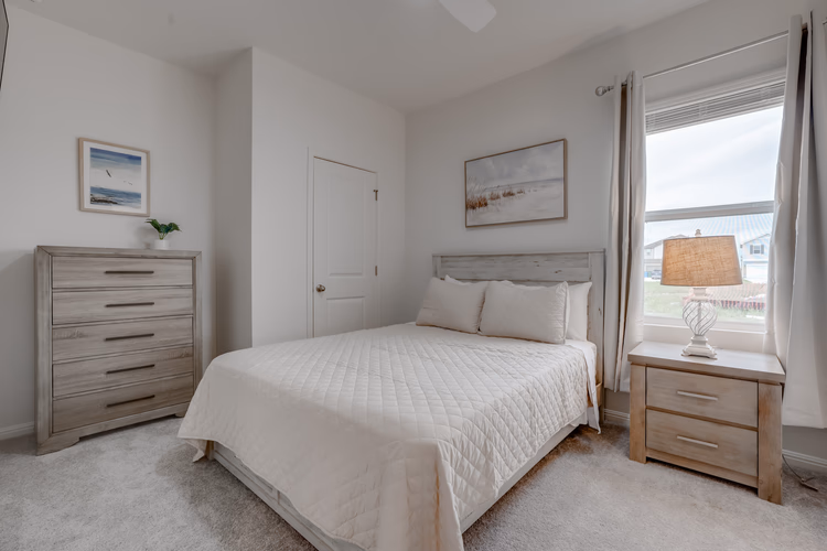 https://upcdn.io/W23MTH6/image/uploads/2025/09/10/4jWu1bf5Eq-Guest%20Bedroom%202.jpg?f=avif&w=900&h=500&fit=cover&quality=60