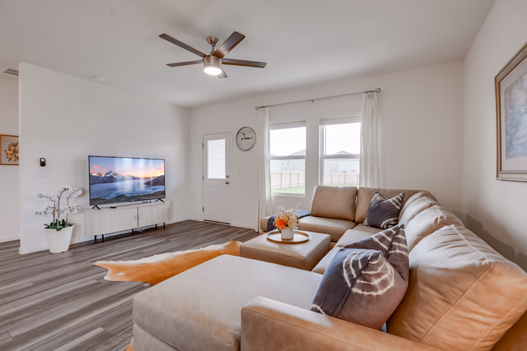 https://upcdn.io/W23MTH6/image/uploads/2025/09/10/4jWu1bfKAr-Living%20Room%202.jpg?f=avif&w=900&h=500&fit=cover&quality=60