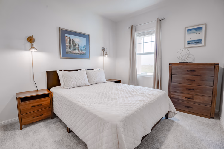 https://upcdn.io/W23MTH6/image/uploads/2025/09/10/4jWu1bgFLH-Guest%20Bedroom%201.jpg?f=avif&w=900&h=500&fit=cover&quality=60
