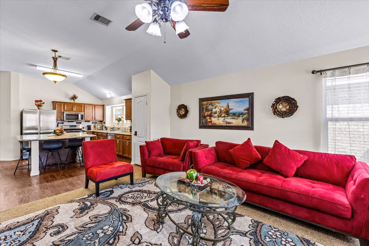 Spacious 4BR Yard by IAH – 30 Day stays