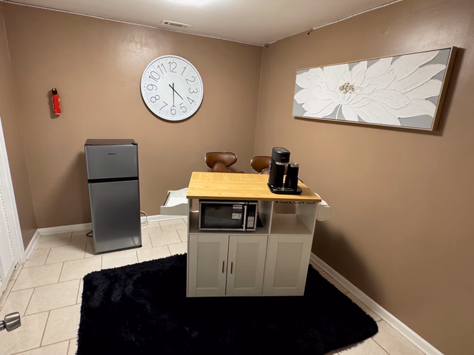 https://upcdn.io/W23MTH6/image/uploads/2025/09/14/4jWQLnU1CV-Kitchenette.jpg?f=avif&w=900&h=500&fit=cover&quality=60