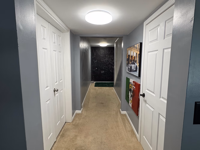 https://upcdn.io/W23MTH6/image/uploads/2025/09/14/4jWQLnX859-Hallway%20to%20Kitchenette.jpg?f=avif&w=900&h=500&fit=cover&quality=60