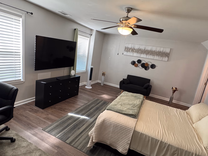 https://upcdn.io/W23MTH6/image/uploads/2025/09/14/4jWQLnXqKm-Sleeping%20Area2.jpg?f=avif&w=900&h=500&fit=cover&quality=60