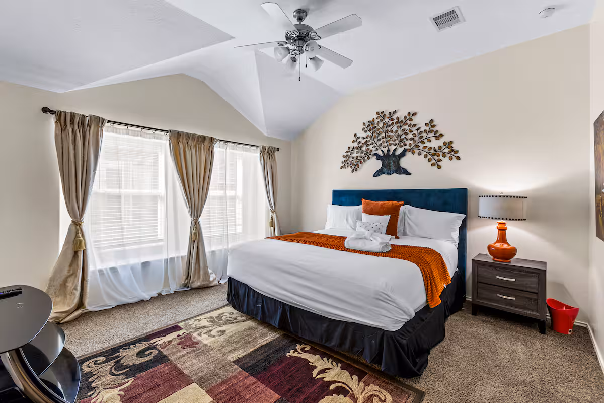 Spacious 4BR Yard by IAH – 30 Day stays