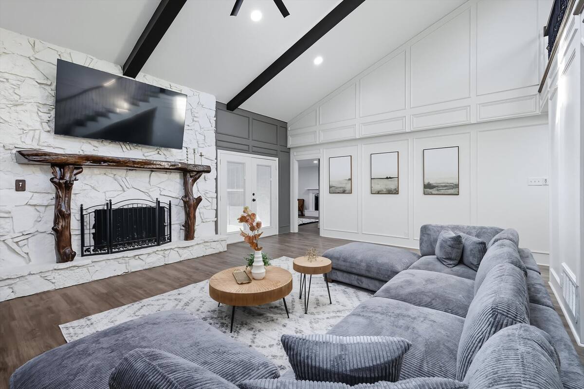 5BD Modern Farmhouse Retreat, Sleeps 12