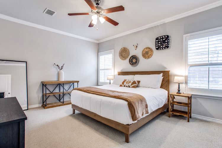 https://upcdn.io/W23MTH6/image/uploads/2025/09/19/4jVj22R92e-5128-collinwood-ave-fort-worth-tx-76107-High-Res-12.jpg?f=avif&w=900&h=500&fit=cover&quality=60