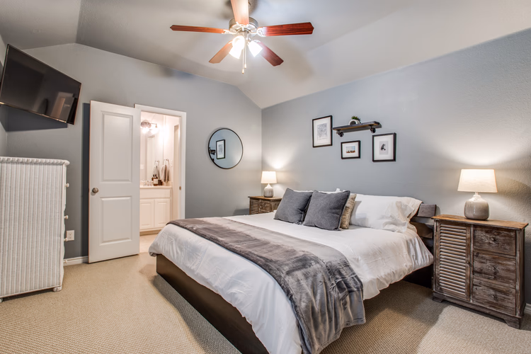 https://upcdn.io/W23MTH6/image/uploads/2025/09/19/4jVj22MS68-5128-collinwood-ave-fort-worth-tx-76107-High-Res-27.jpg?f=avif&w=900&h=500&fit=cover&quality=60
