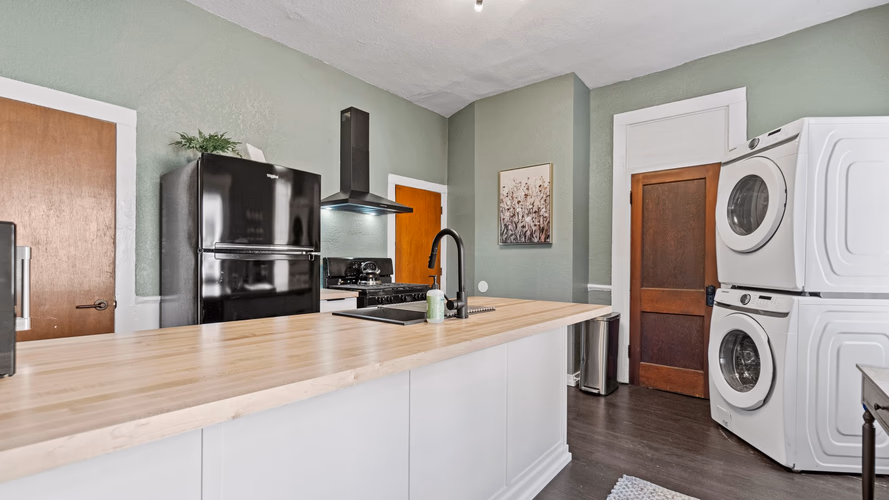 https://upcdn.io/W23MTH6/image/uploads/2025/09/19/4jVig6o87g-11-web-or-mls-DSC01557.jpg?f=avif&w=900&h=500&fit=cover&quality=60