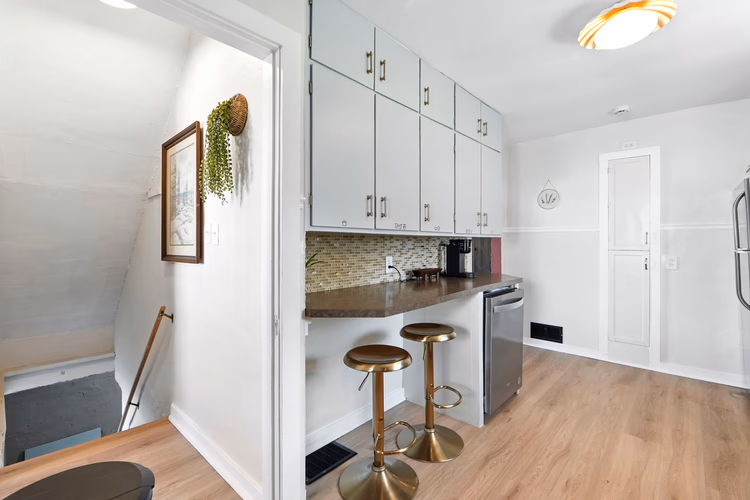 https://upcdn.io/W23MTH6/image/uploads/2025/09/19/4jVid2VBJA-11-web-or-mls-015_DSC04215.jpg?f=avif&w=900&h=500&fit=cover&quality=60