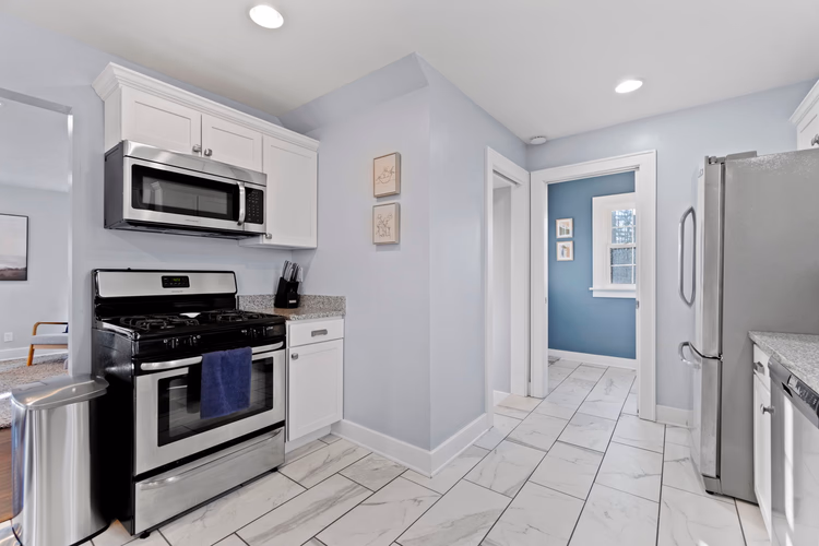 https://upcdn.io/W23MTH6/image/uploads/2025/09/19/4jViWQXCKf-12-web-or-mls-DSC05306.jpg?f=avif&w=900&h=500&fit=cover&quality=60