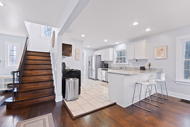 https://upcdn.io/W23MTH6/image/uploads/2025/09/19/4jViWX7SDo-3-web-or-mls-DSC05321.jpg?f=avif&w=900&h=500&fit=cover&quality=60