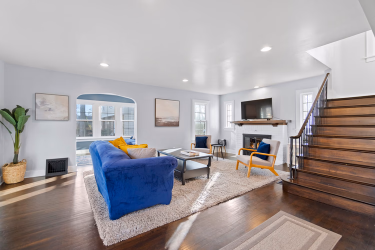 https://upcdn.io/W23MTH6/image/uploads/2025/09/19/4jViWZa5HP-2-web-or-mls-DSC05318.jpg?f=avif&w=900&h=500&fit=cover&quality=60
