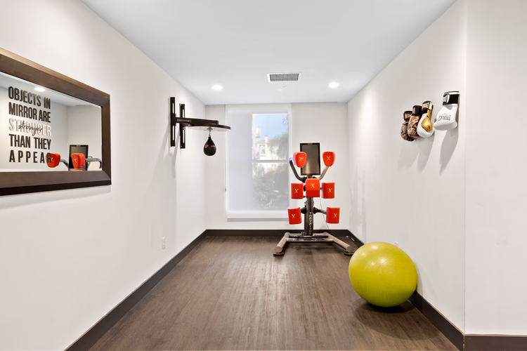 https://upcdn.io/W23MTH6/image/uploads/2025/09/20/4jVhAREo4C-50-web-or-mls-Camino%20Del%20Arroyo%20(50%20of%2050).JPG?f=avif&w=900&h=500&fit=cover&quality=60