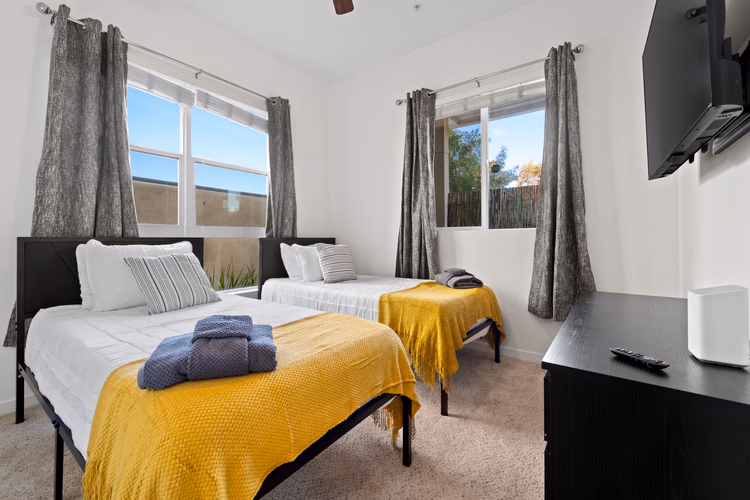 https://upcdn.io/W23MTH6/image/uploads/2025/09/20/4jVhARiCGM-28-web-or-mls-Camino%20Del%20Arroyo%20(28%20of%2050).JPG?f=avif&w=900&h=500&fit=cover&quality=60