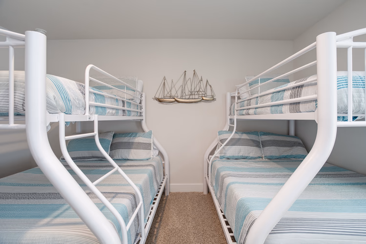 https://upcdn.io/W23MTH6/image/uploads/2025/09/20/4jVh6toxE4-Bunk%20Room%20photo.jpg?f=avif&w=900&h=500&fit=cover&quality=60