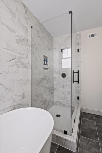 https://upcdn.io/W23MTH6/image/uploads/2025/09/21/4jVZBdmv2a-Master%20Shower%20Main.jpeg?f=avif&w=900&h=500&fit=cover&quality=60