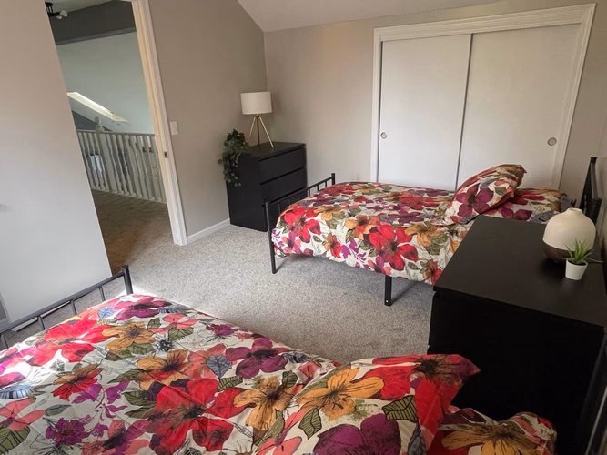 https://upcdn.io/W23MTH6/image/uploads/2025/09/22/4jVMCW9gEv-Bed3.jpeg?f=avif&w=900&h=500&fit=cover&quality=60