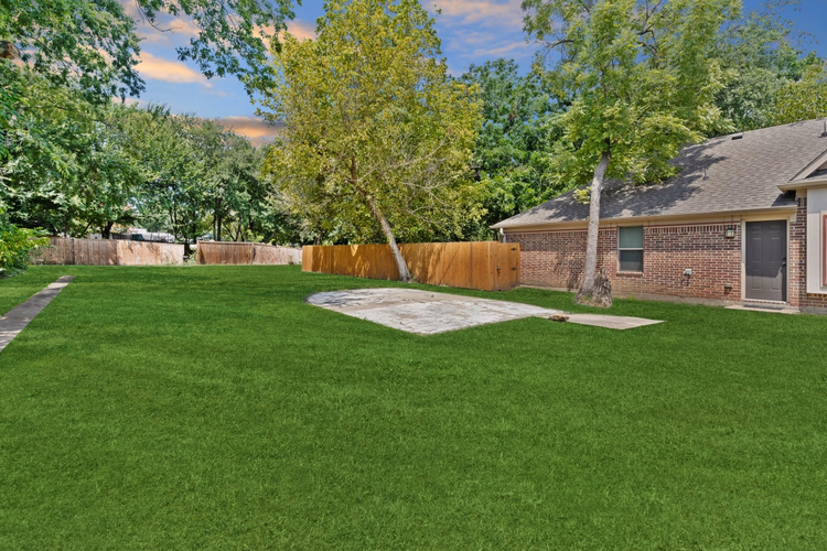 https://upcdn.io/W23MTH6/image/uploads/2025/09/22/4jVKgrZLHc-backyard-68aa0337f396e589785233.jpg?f=avif&w=900&h=500&fit=cover&quality=60