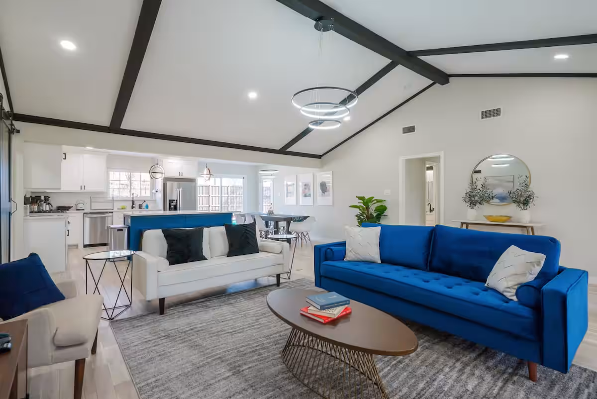 Perfect Getaway Home w Pool, Jacuzzi, Cinema Room