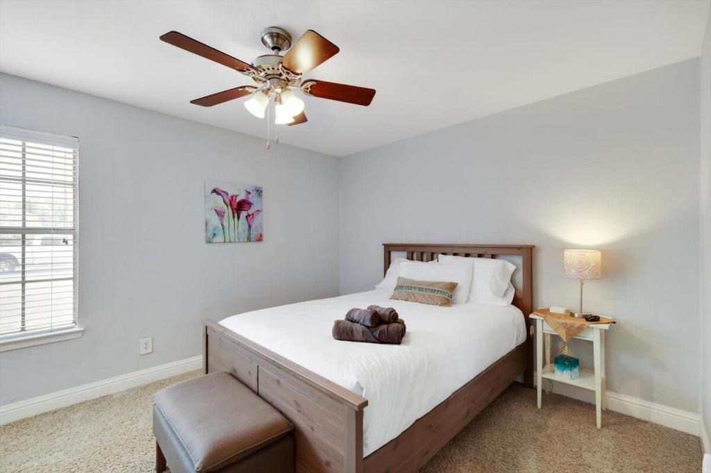 Heart of Dallas - Cozy Apt, 2Bed, Pool (30+ days)