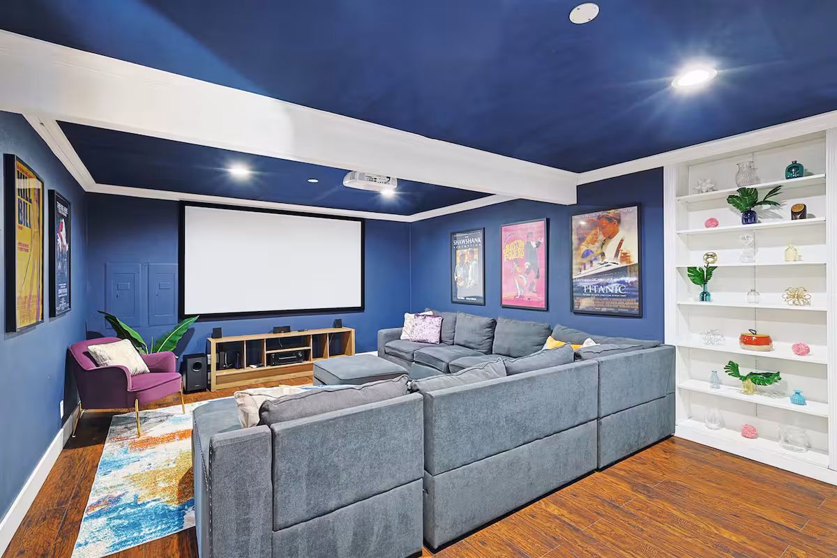 Posh 5-BD w Pool, Hot Tub, Cinema, Patio, Foosball