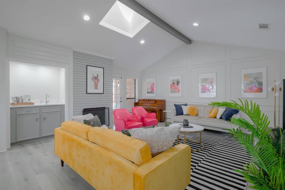 Vibrant Spacious Home w/ Private Pool and Jacuzzi