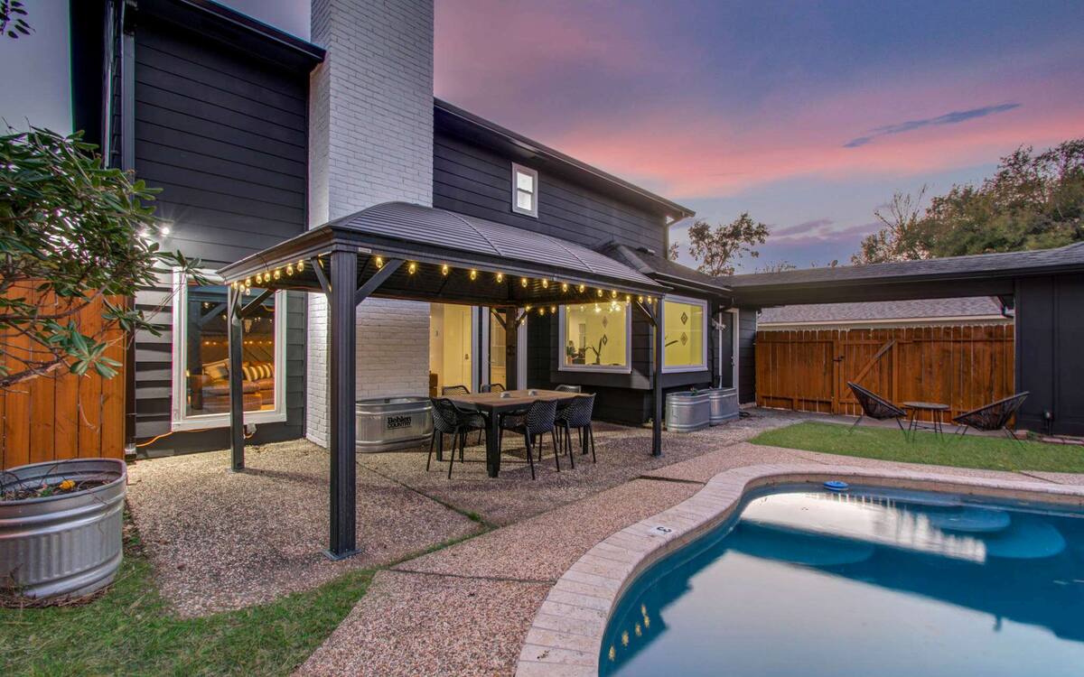 5BD Cozy Rustic Retreat - Pool & Firepit