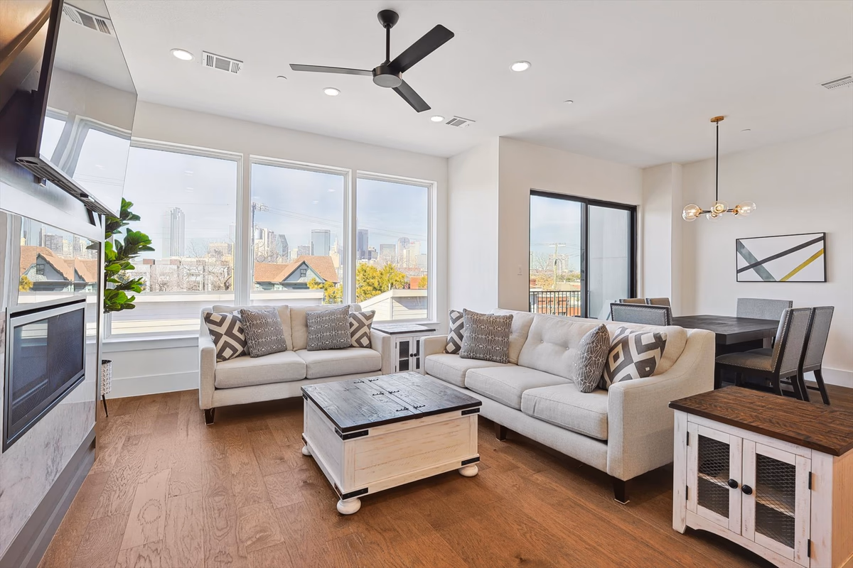 3-BD Luxury Living w Rooftop Garden Views