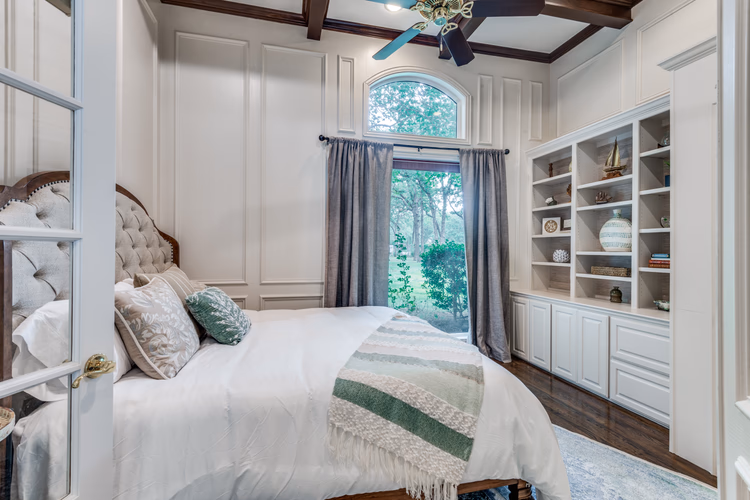 https://upcdn.io/W23MTH6/image/uploads/2025/09/24/4jV5wVp57w-825-carrie-ln-lakewood-village-tx-75068-2-High-Res-20.jpg?f=avif&w=900&h=500&fit=cover&quality=60
