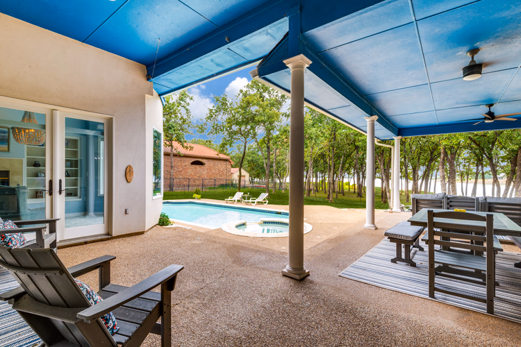 https://upcdn.io/W23MTH6/image/uploads/2025/09/24/4jV5wVh74Y-825-carrie-ln-lakewood-village-tx-75068-2-High-Res-27.jpg?f=avif&w=900&h=500&fit=cover&quality=60
