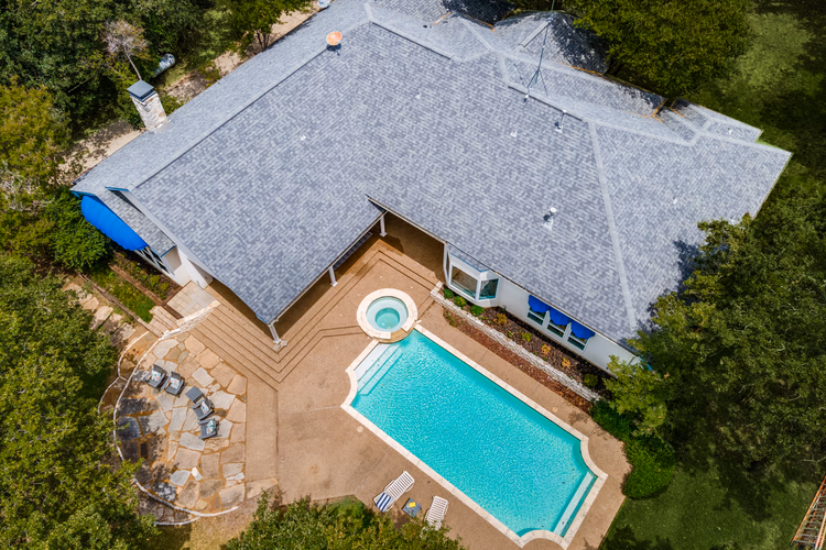 https://upcdn.io/W23MTH6/image/uploads/2025/09/24/4jV5wVcd7k-825-carrie-ln-lakewood-village-tx-75068-2-High-Res-32.jpg?f=avif&w=900&h=500&fit=cover&quality=60