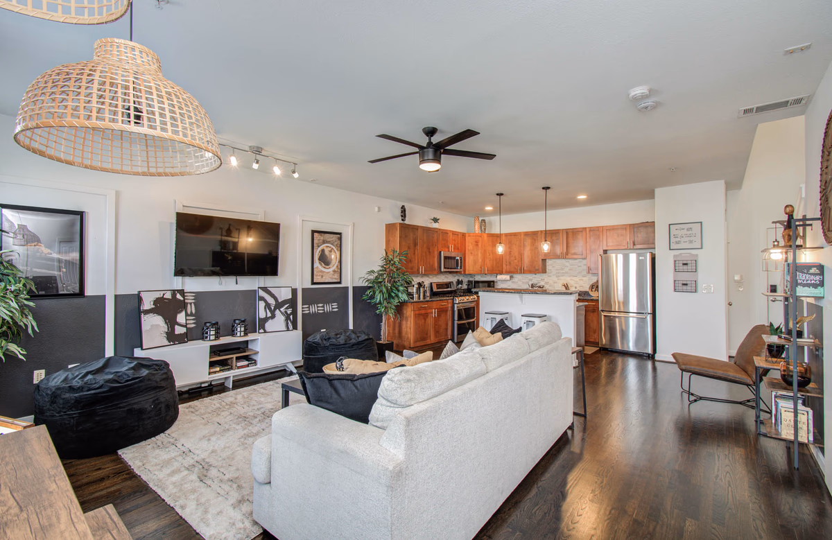 Midtown Urban Retreat | 2story 1BD/1.5BA Apartment