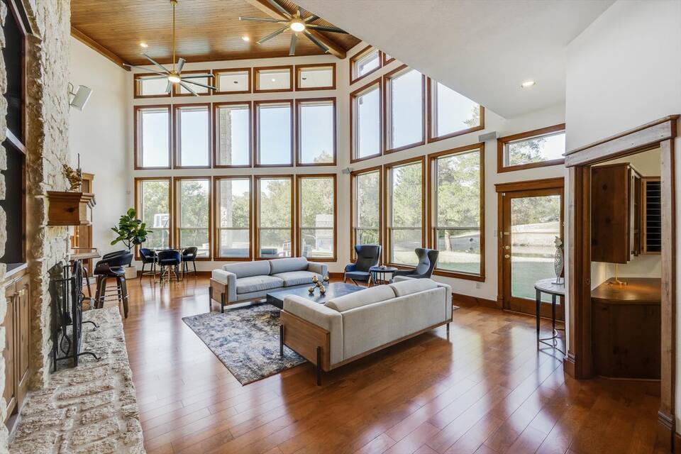 22-Acres Mansion - Backyard Oasis & Entertainment