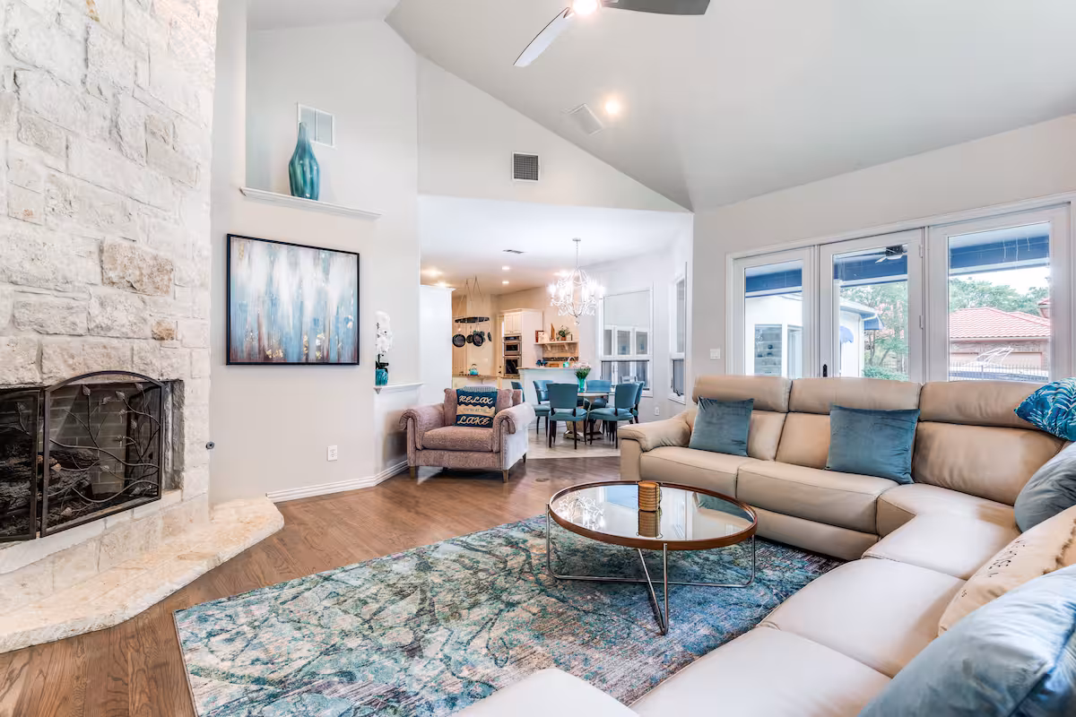 Waterfront Luxury Living with 4-BR, Pool and Views