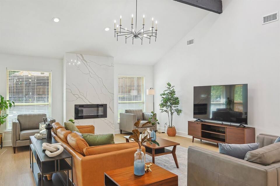 3BD Retreat with Pool & Patio, Mins to Attractions