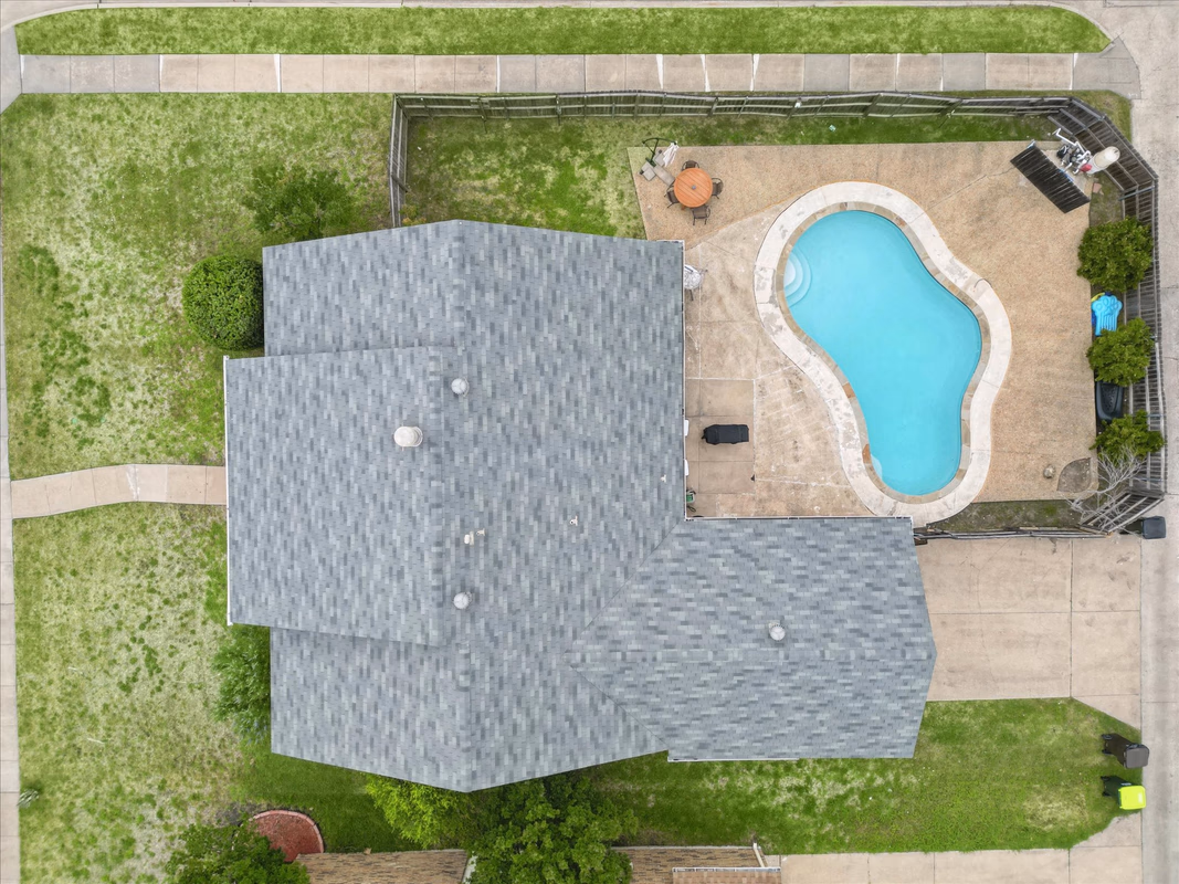 Charming 3 Bedrooms, Escape w Pool, Yard, Foosball